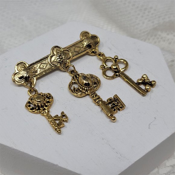Triple Dangle Key Pin Brooch Goldtone - Picture 5 of 6